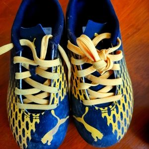 Size 11 kids Puma soccer cleats